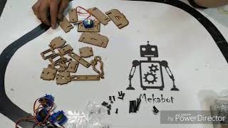Brazo robotico de madera mecabot