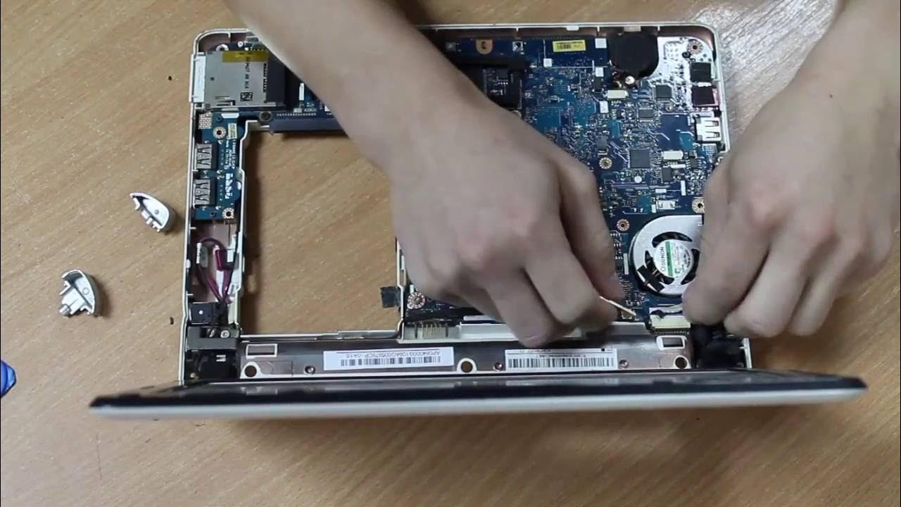 Как почистить ноутбук асер. Acer aspire one разборка. разборка нетбука acer aspire one. разобрать асер аспире оне. разборка ноутбука acer aspire one d255.