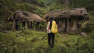The homeless girl was lucky enough to find an abandoned house.