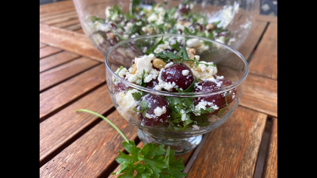 Виноградный салат - незабываемый десерт для гурманов.Попробуйте - это ...