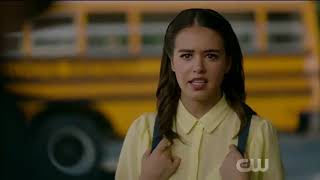 Legacies 2x04 Josie talks to Hope and Alaric