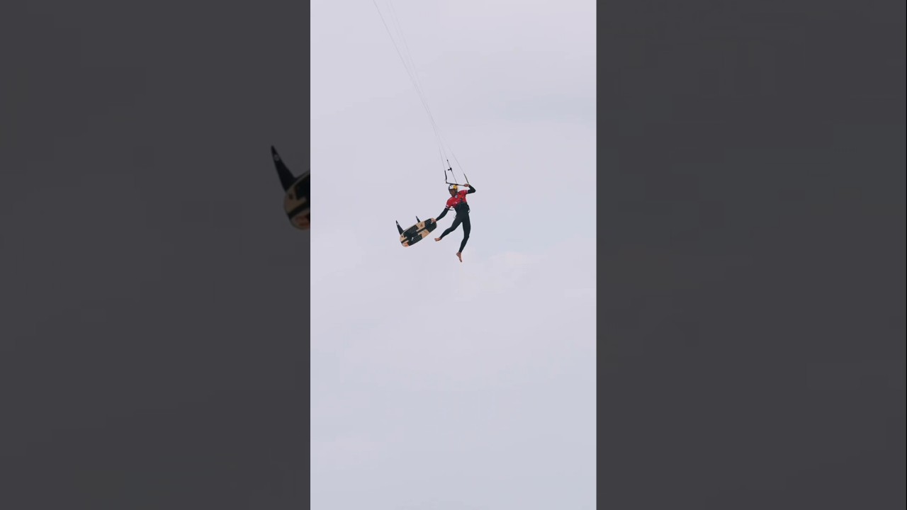 Full show for the Borkum crowd on the final day! #gkakiteworldtour #kiteboarding #kitesurfing