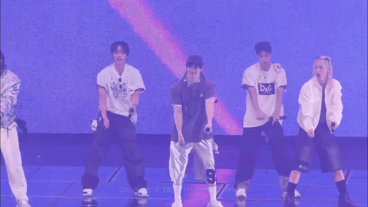 Easy stray kids кириллизация. Песня stray kids i like it перевод. Группа stray kids маниак. Stray kids "거미줄(venom). Stray kids перевод.