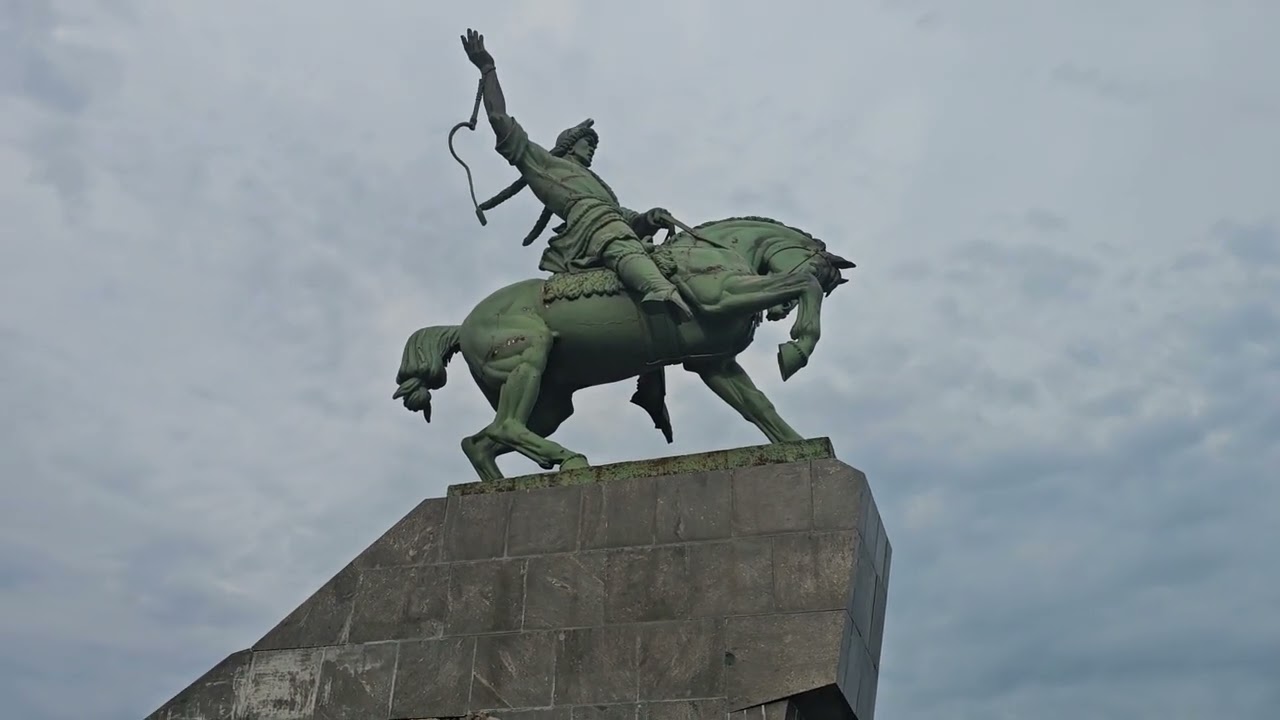 Памятник Салавату Юлаеву герою башкирского народа, дни которого праздновали в эти дни
