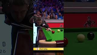 “A sign of fury!” 😡 Mark Selby can’t hide his frustration after this miss on a red! 😳
