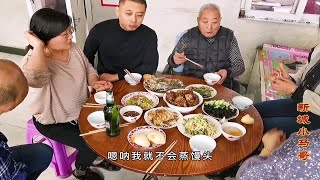东北铁锅炖大鹅  15斤大胖头鱼头  过年串门真热闹  吃好喝好又温馨