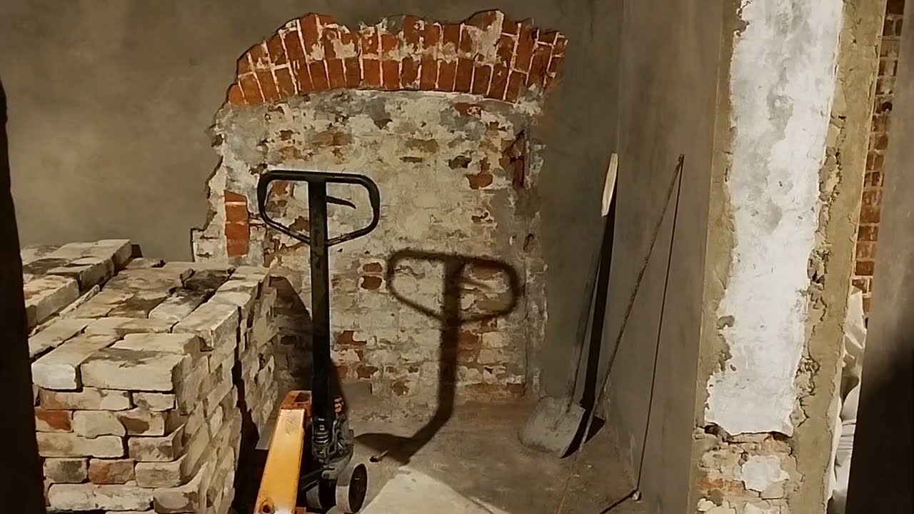 История за штукатуркой.