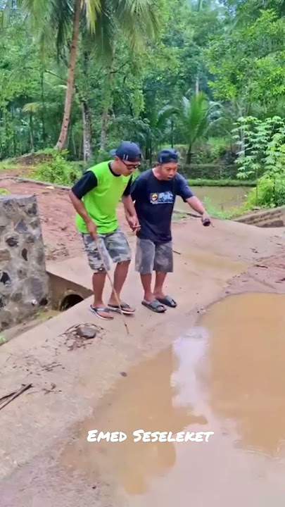malah disuruh loncar kan jadi basah #ngakak #lucu #hiburankomedi #funny #fypppppp
