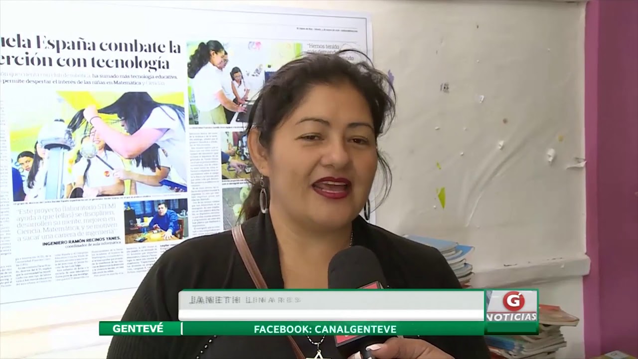 CENTRO ESCOLAR ESPAÑA DIO BIENVENIDA A ESTUDIANTES newspaper mockup