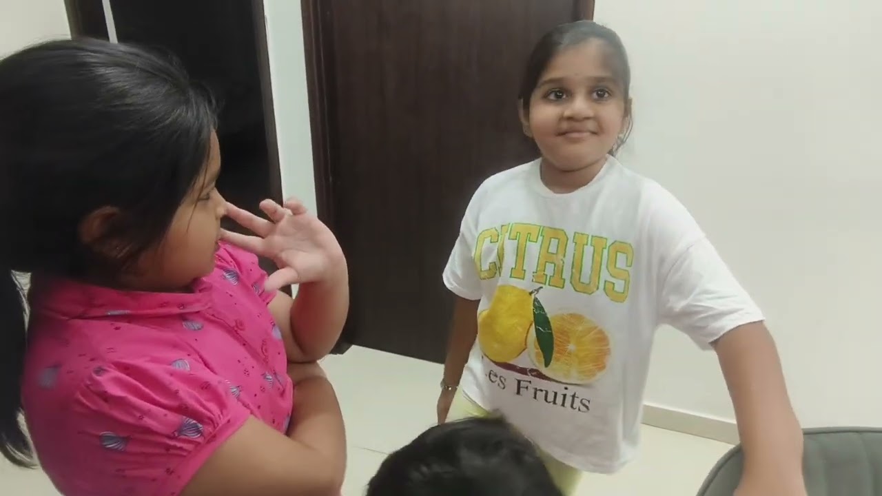 Pelli cards evvadaniki vellama traffic chudandi vamoo 