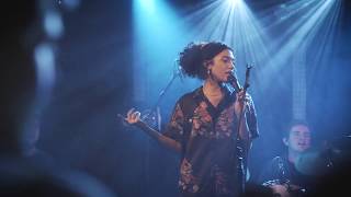 Video thumbnail of "Olivia Dean - Reason To Stay (Live)"