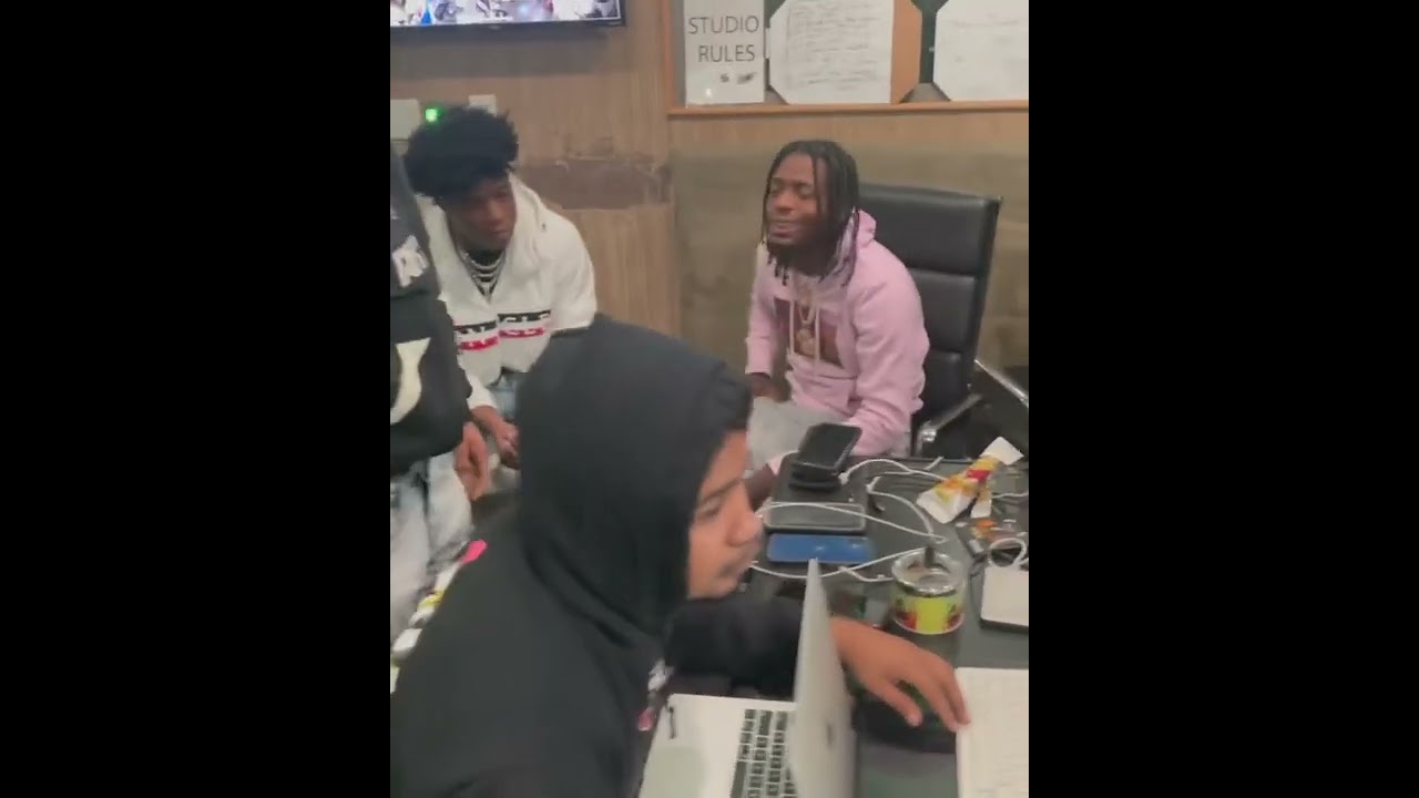Snap Dogg - Trials & Tribulations (In Studio Snippet) #recordingstudio #snapdogg #yungeenace #yessir auf YouTube ansehen Snap Dogg - Trials & Tribulations (In Studio Snippet) #recordingstudio #snapdogg #yungeenace #yessir auf YouTube ansehen