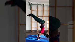 Rapid handsprings with no pause button #shorts #flips #handspring