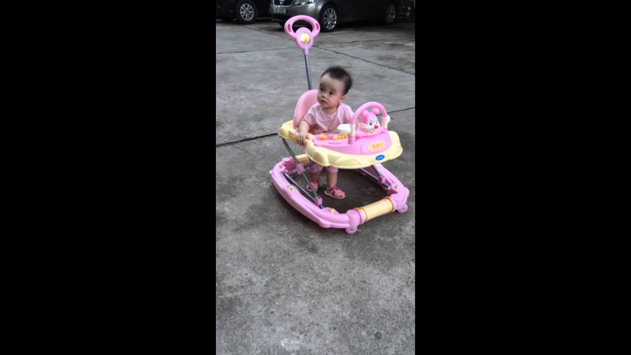 BAPink tập đi ngoài sân ở cc