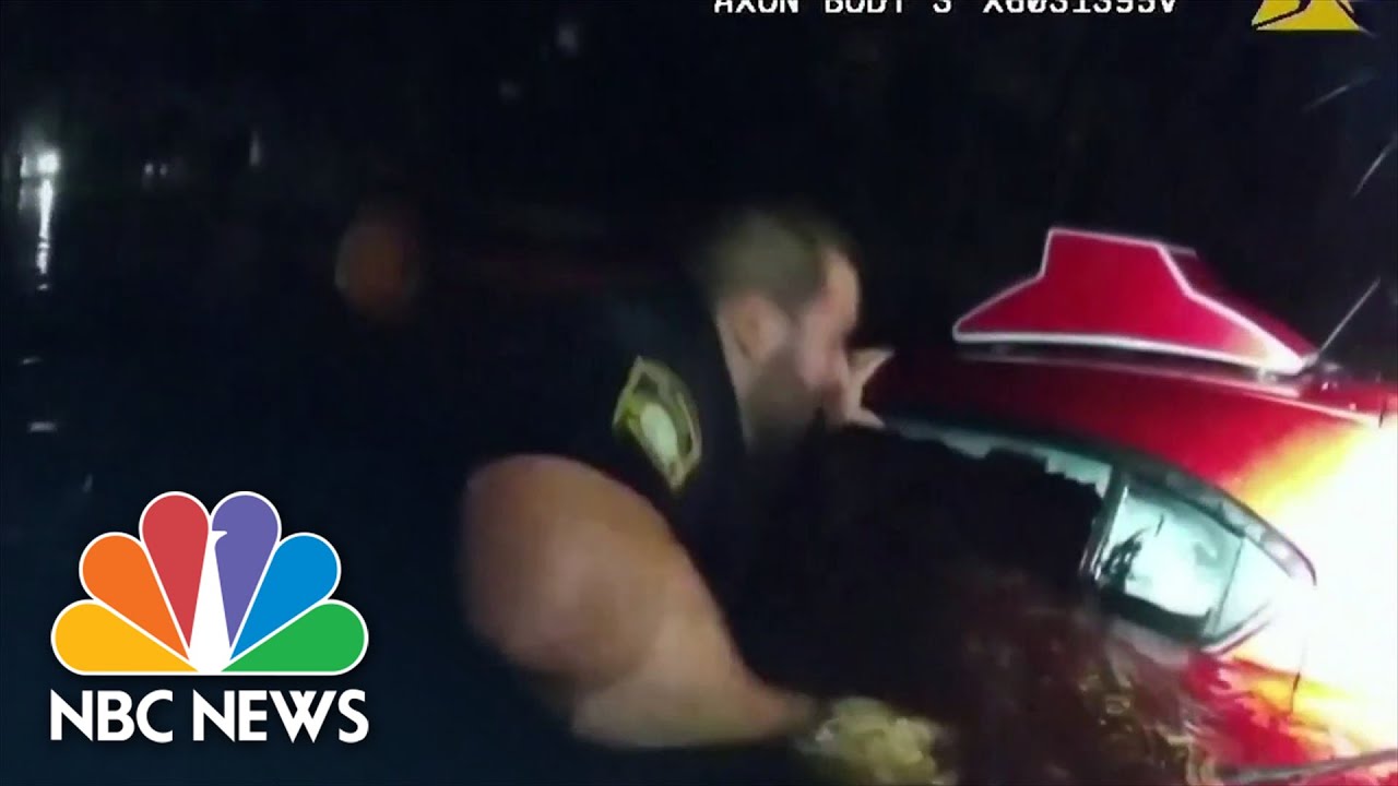 Florida Police Pull Woman From Sinking Car