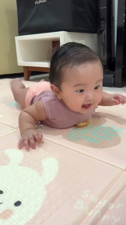 stimulasi bayi merangkak