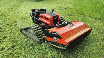 Köppl Crawler im Einsatz beim Gras mulchen | Kommunal / Handyvideo