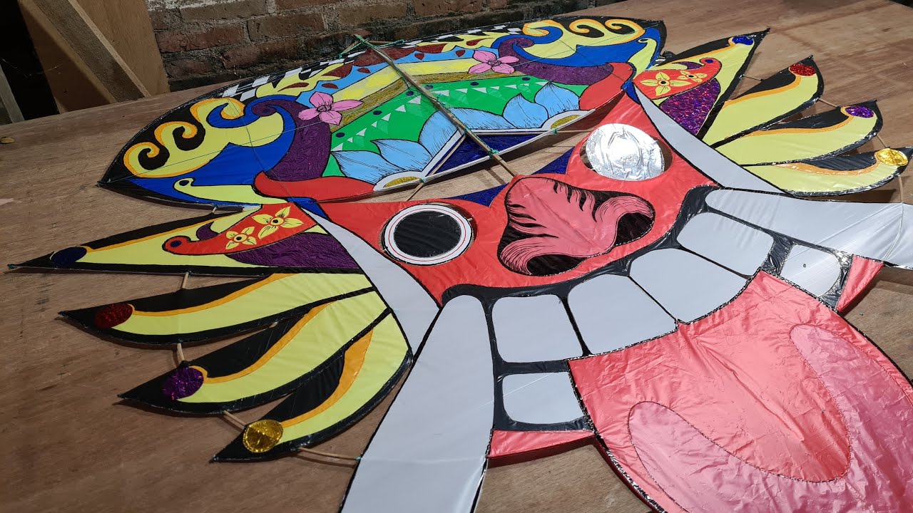 Мастер-класс по изготовлению воздушного змея Gapangan Barong Balopet из батика размером 140 см.