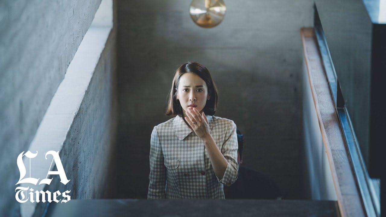 'Parasite' review by Justin Chang