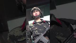致敬中国军人 #宣传正能量 #最可爱的人 #向英雄致敬 “穿上军装，是荣誉与责任的象征；脱下军装，那份军魂依旧熠熠生辉。八一建军节，向所有退伍军人致以最崇高的敬礼！忠诚永不褪色！”