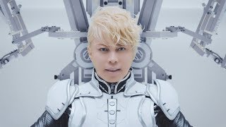 西川貴教、ロボットと合体!大絶叫で必殺技“大爆風” ダブルファンドライヤー『MONSTER』新CM「新時代の爆⾵」篇&メイキング&インタビュー