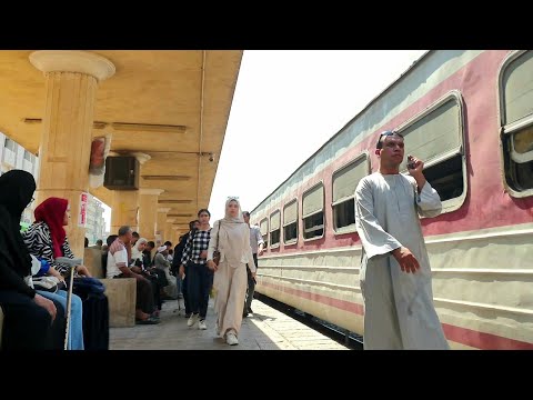 محطة أسيوط بصعيد مصر