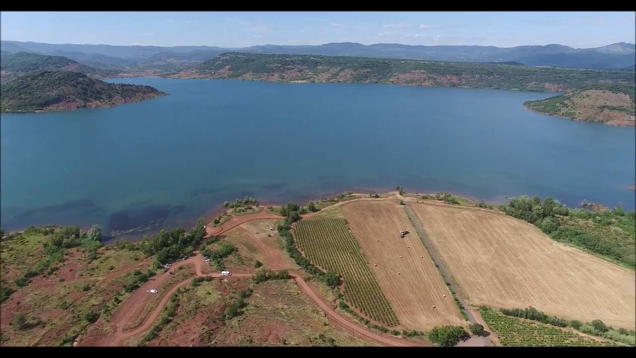 Un 360 ° sur le Lac du SALAGOU ( film ) VU EN DRONE en 2016