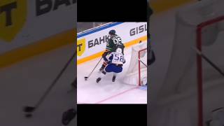 Pass behind the back, 93 almost misses the tap in #hockeygoals #hockeyplayers