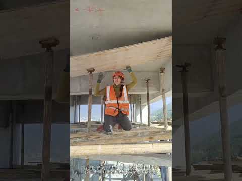 "나무판자 깔끔하게 뜯는 현장 꿀팁! 망치와 쇠지레만 있으면 끝"