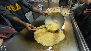 Street Food crazy crowd for burger king _ World Fast Workers _ street Food Pakistan _ Shami Burger