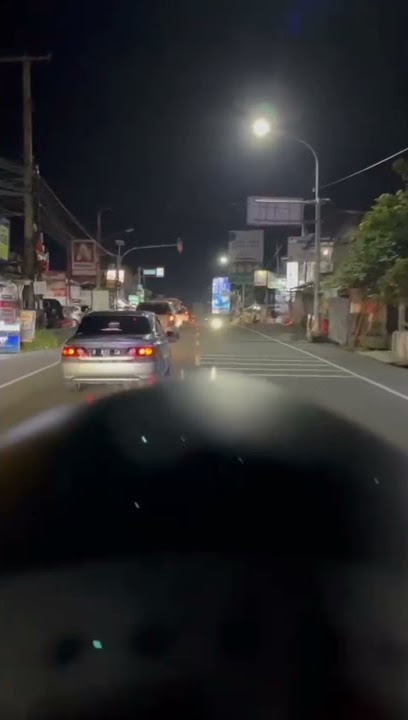 suasana perjalanan ke puncak bogor pada malam hari