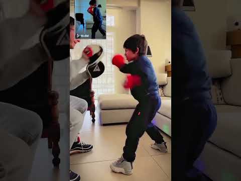 آموزش بوکس میت زنی پسربچه خیلی عالی میزنه