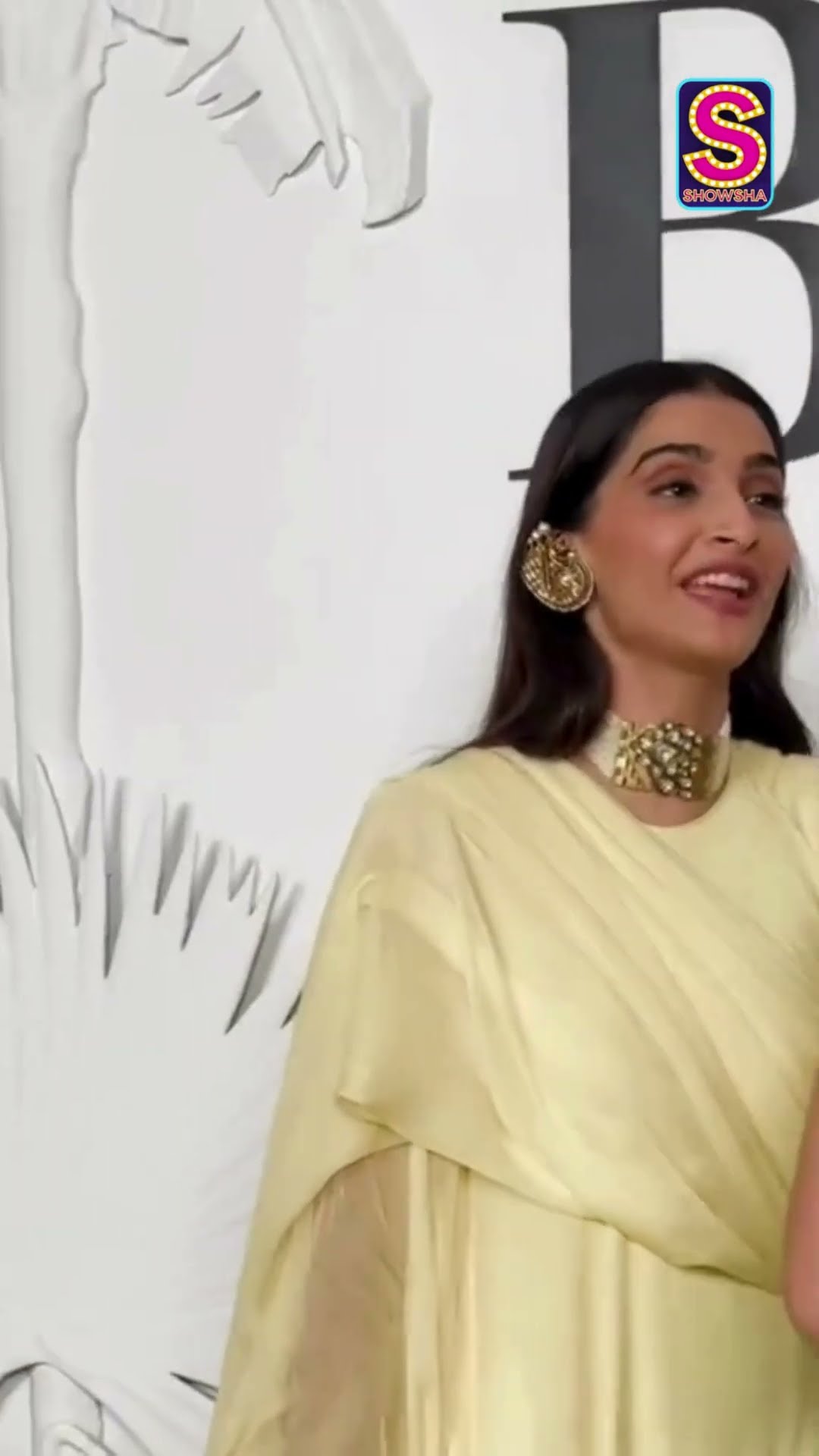 Jacqueline Fernandez \u0026 Sonam Kapoor Have A Fun Chit-Chat Session At An Event | N18S #shorts #viral