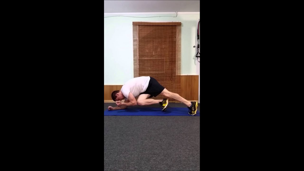 over 40 fitness competition Gavyn Berntsen Cross Knee Plank