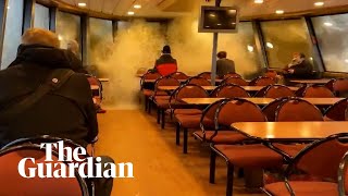 Huge wave shatters ferry window as Storm Ylenia batters Germany Resimi