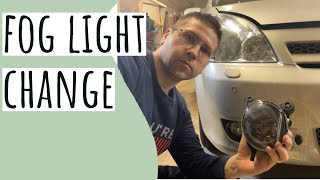 Change Toyota Corolla Verso dimmed front fog light through the front