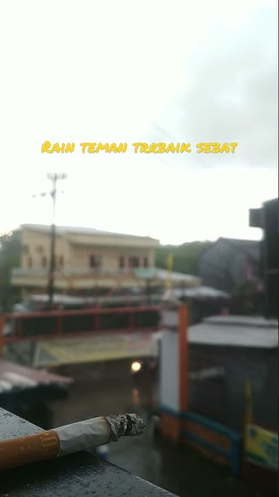 Teman terbaik disaat hujan datang ialah sebatang rokok yang menghidupkan inspirasi ide cemerlang