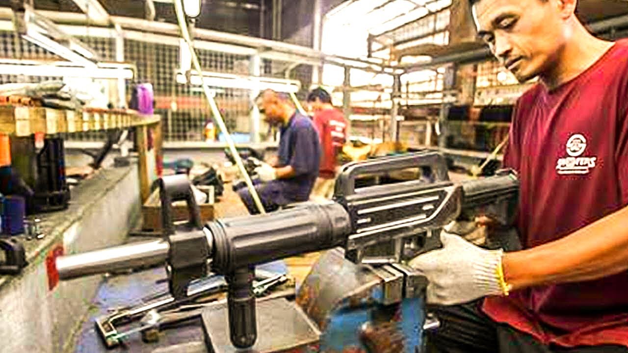 شاهد كيف تصنع أقوى الاسلحة و سكاكين من داخل المصانع !! - YouTube