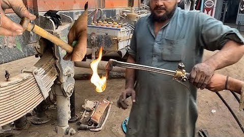 Satisfying Pakistani Truck Repair: Removing a Stuck Bolt from Leaf Spring with Gas Cutter