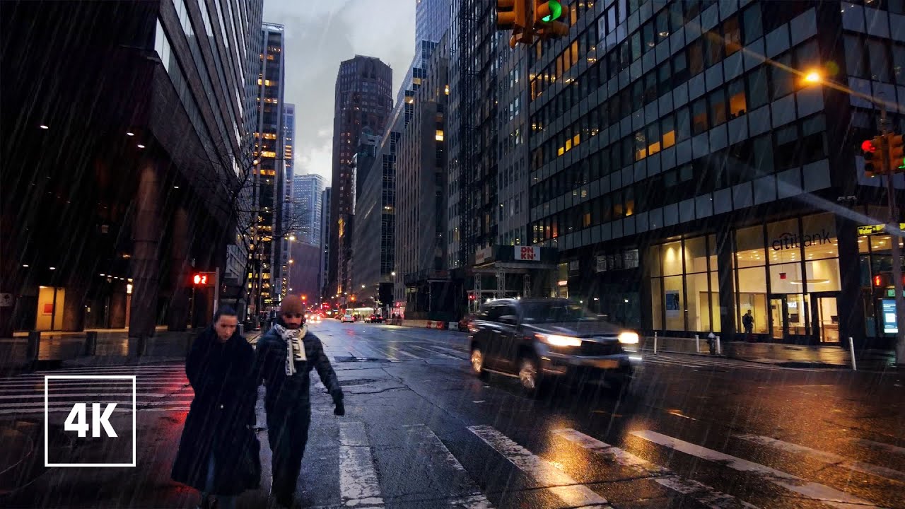 New York, Amerika Serikat | Tur Jalan Saat Hujan 4K | 28 Mar 2023