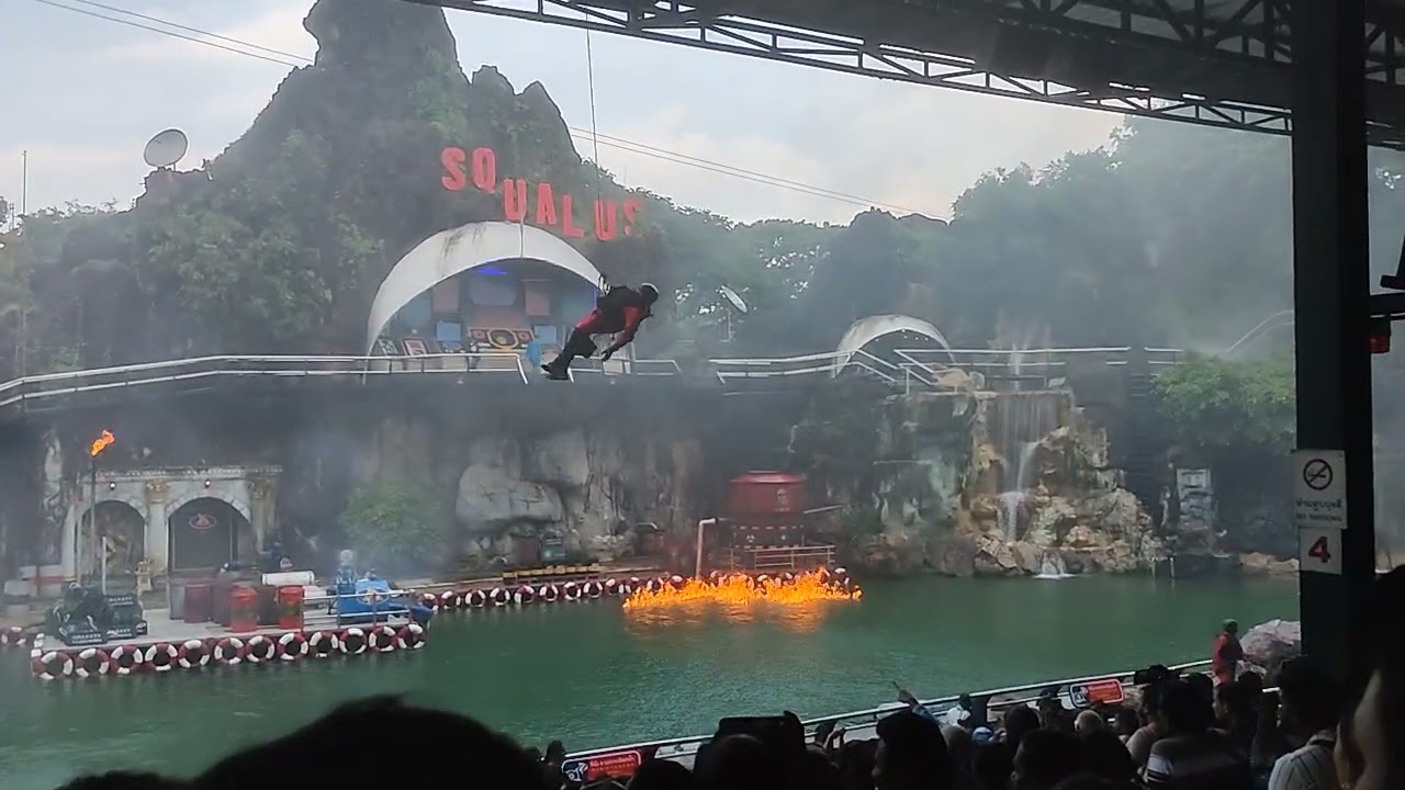 Spy war show Safari world marine park show Bangkok 