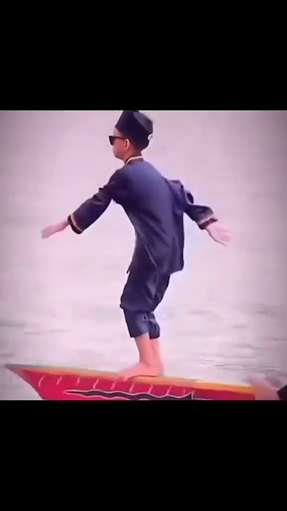 Anak kecil menari di atas perahu dayung sambil bercocok tanam aura #fyp #viral #shortvideo #aura ...