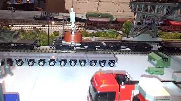 TRIX 66105 crane electro magnet pick up