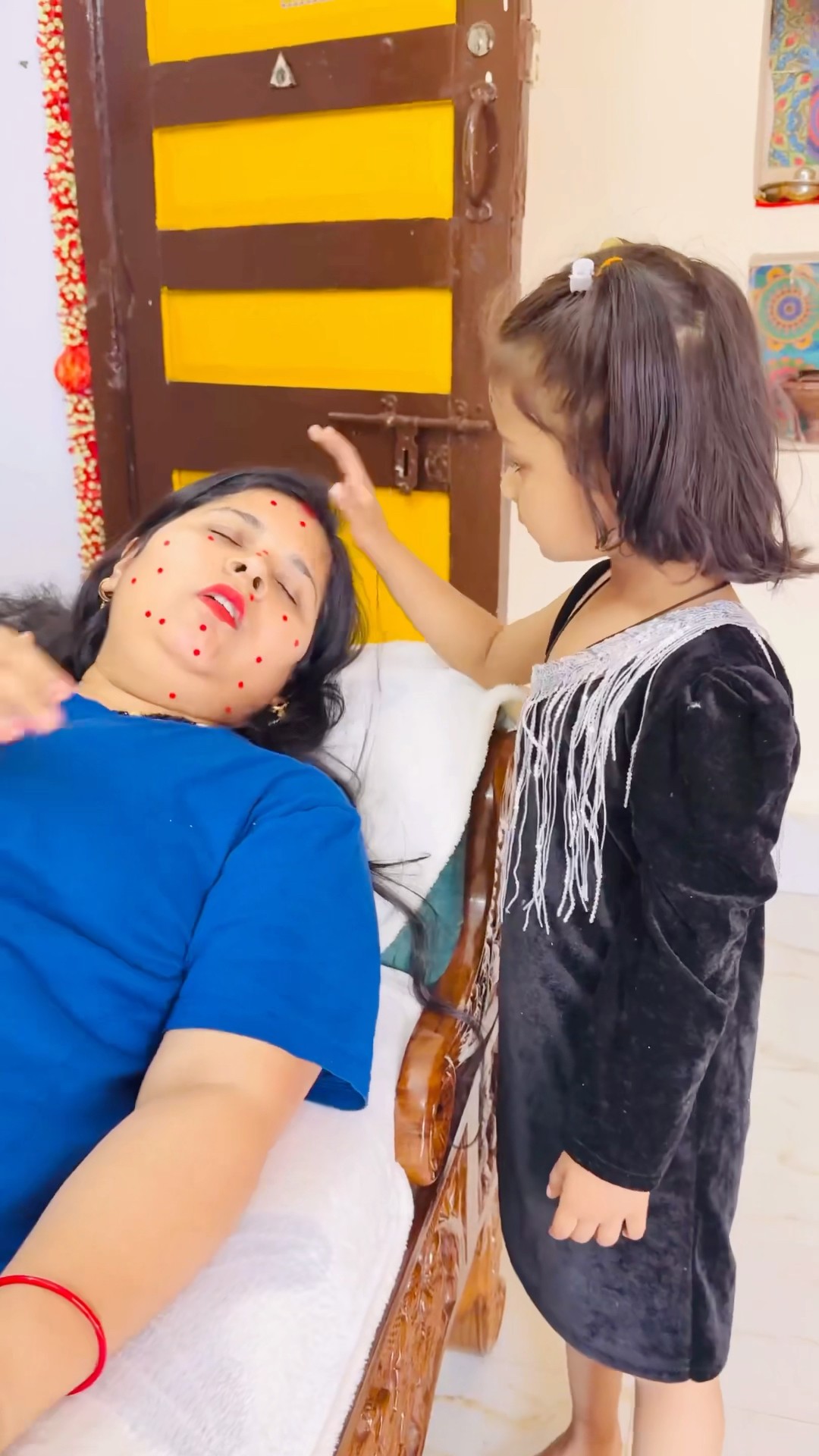 Tooktook mummy ki tabiyt khrab me sath rhna chahti h
