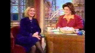 Hillary Clinton sings on Rosie