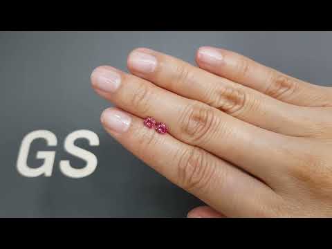 Pair of pink and red cushion-cut spinels 0.72 ct, Burma Video  № 1