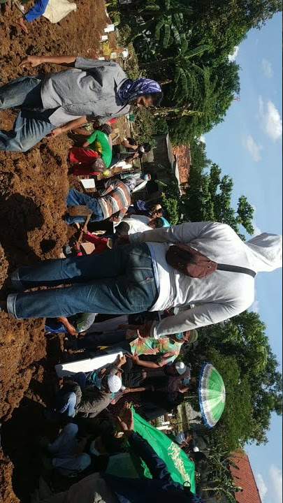 Saat jenazah berbondong hendak dikebumikan di TPU mangun jaya, bekasi.