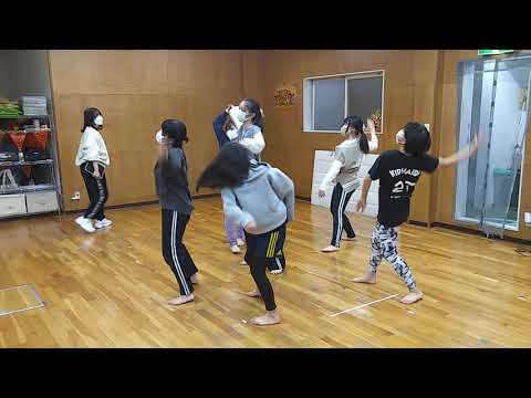 ヒップホップダンス振付稽古 ヒップホップ金曜日クラス キッズガーデン武蔵小杉教室 指導 酒井美於 2021,10,22