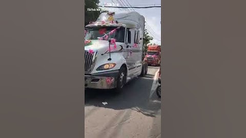 rước dâu bằng xe đầu kéo