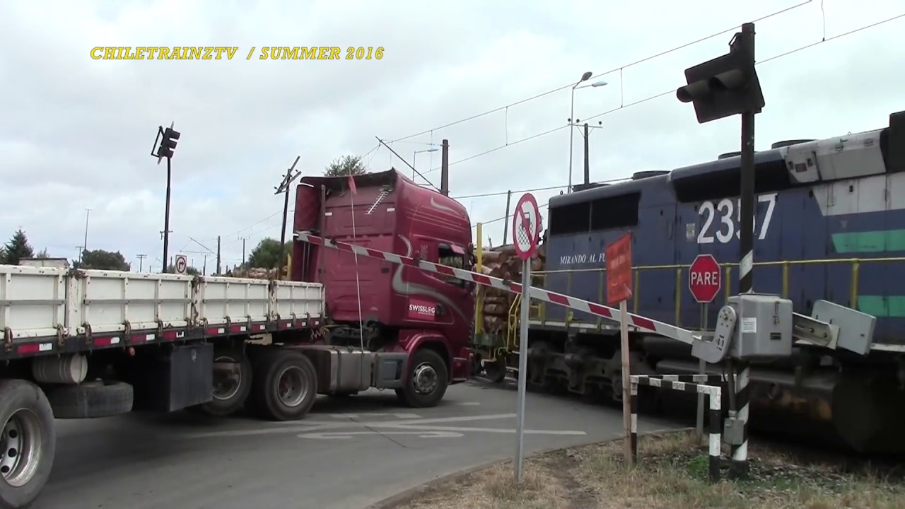 (CHILE) Casi choque de Tren y un Camion en Padre Las Casas.